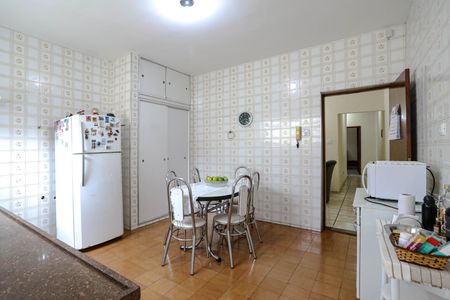 Casa para alugar com 250m², 2 quartos e 2 vagasCozinha