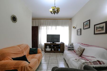 Casa para alugar com 250m², 2 quartos e 2 vagasSala