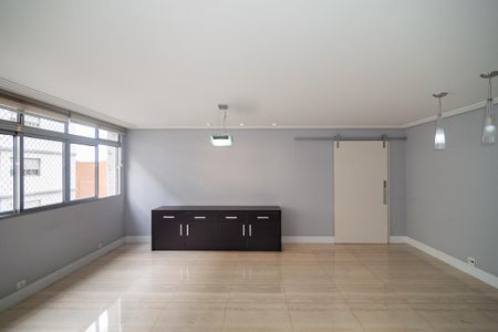 Apartamento para alugar com 172m², 3 quartos e 1 vaga