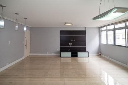 Apartamento para alugar com 172m², 3 quartos e 1 vaga