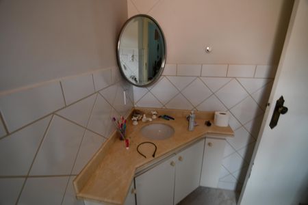 Casa à venda com 268m², 5 quartos e 4 vagasBanheiro Suíte