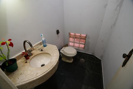 Casa à venda com 268m², 5 quartos e 4 vagasLavabo