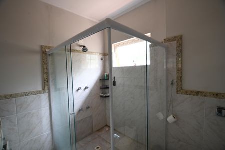 Casa à venda com 268m², 5 quartos e 4 vagasBanheiro  Suíte