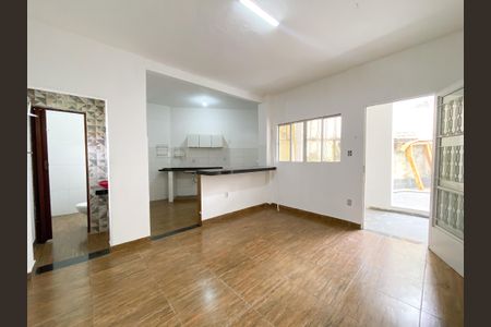 Casa para alugar com 1 quarto, 45m² em Califórnia, Belo Horizonte