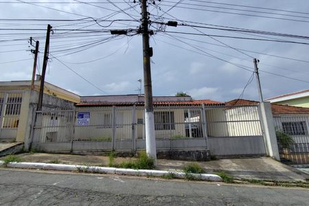 Casa para alugar com 250m², 6 quartos e 4 vagas Casa para alugar com 250m², 6 quartos e 4 vagasFachada