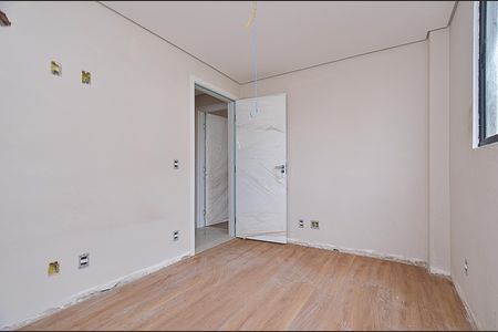 Suíte de apartamento à venda com 2 quartos, 60m² em Sagrada Família, Belo Horizonte