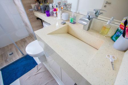 Apartamento à venda com 91m², 2 quartos e 2 vagasBanheiro do quarto 1