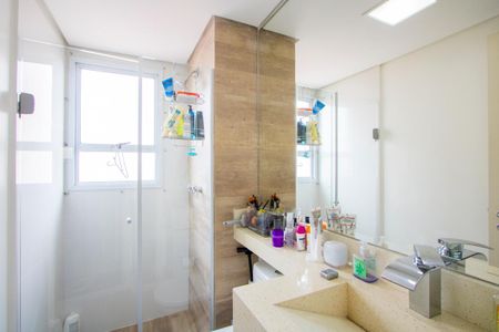 Apartamento à venda com 91m², 2 quartos e 2 vagasBanheiro do quarto 1