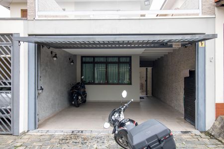 Casa à venda com 180m², 3 quartos e 2 vagas Casa à venda com 180m², 3 quartos e 2 vagasGaragem