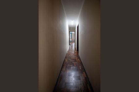 Casa à venda com 180m², 3 quartos e 2 vagas Casa à venda com 180m², 3 quartos e 2 vagasCorredor dos quartos