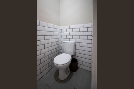 Casa à venda com 180m², 3 quartos e 2 vagas Casa à venda com 180m², 3 quartos e 2 vagasBanheiro de serviço