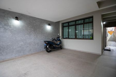 Casa à venda com 180m², 3 quartos e 2 vagas Casa à venda com 180m², 3 quartos e 2 vagasGaragem