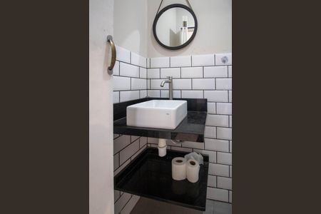 Casa à venda com 180m², 3 quartos e 2 vagas Casa à venda com 180m², 3 quartos e 2 vagasBanheiro de serviço