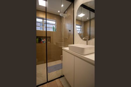 Casa à venda com 180m², 3 quartos e 2 vagas Casa à venda com 180m², 3 quartos e 2 vagasBanheiro Suíte