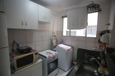 Cozinha de apartamento para alugar com 2 quartos, 45m² em Camargos, Belo Horizonte