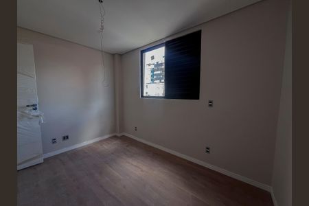 Suíte de apartamento à venda com 2 quartos, 60m² em Sagrada Família, Belo Horizonte