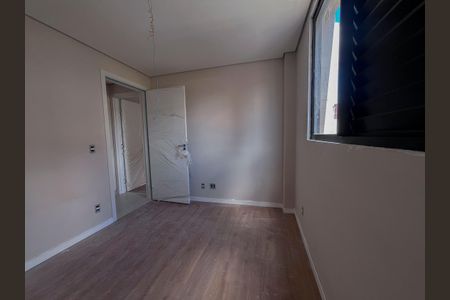 Suíte de apartamento à venda com 2 quartos, 60m² em Sagrada Família, Belo Horizonte