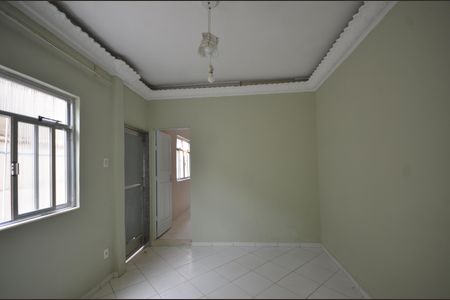 Sala de casa para alugar com 2 quartos, 70m² em Vaz Lobo, Rio de Janeiro