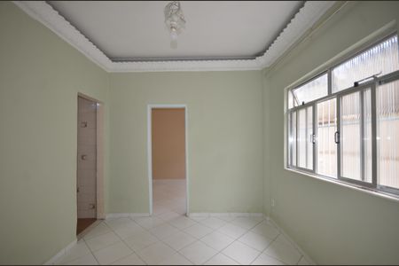 Sala de casa para alugar com 2 quartos, 70m² em Vaz Lobo, Rio de Janeiro