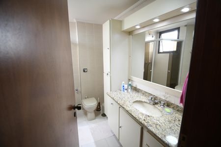 Apartamento à venda com 221m², 3 quartos e 2 vagasBanheiro Suíte