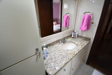 Apartamento à venda com 221m², 3 quartos e 2 vagasBanheiro Suíte
