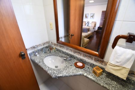 Apartamento à venda com 221m², 3 quartos e 2 vagasLavabo