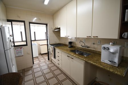 Apartamento à venda com 221m², 3 quartos e 2 vagasCozinha