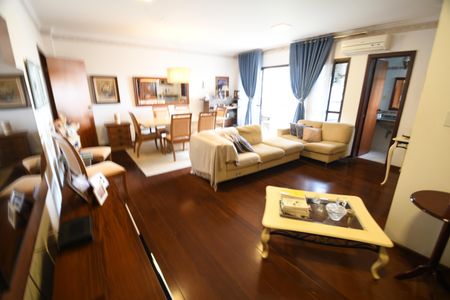 Sala de apartamento à venda com 3 quartos, 221m² em Cambuí, Campinas