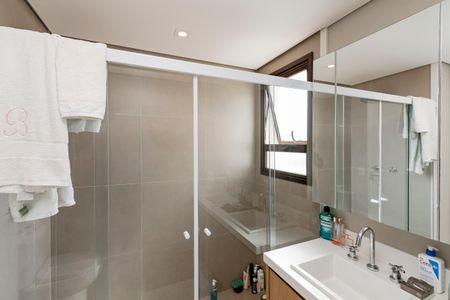 Apartamento à venda com 178m², 3 quartos e 2 vagasBanheiro da Suíte 1