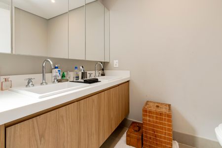 Apartamento à venda com 178m², 3 quartos e 2 vagasBanheiro da Suíte 1