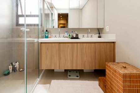 Apartamento à venda com 178m², 3 quartos e 2 vagasBanheiro da Suíte 1