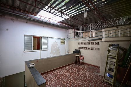 Casa à venda com 100m², 2 quartos e 1 vagaFundos