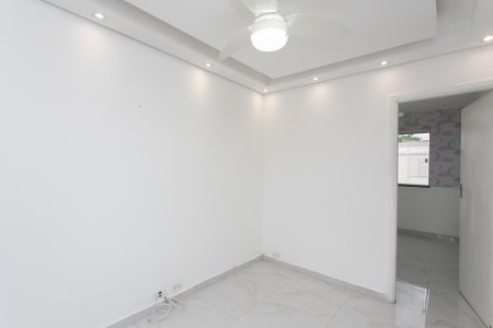 Sala de apartamento para alugar com 2 quartos, 42m² em Conjunto Residencial José Bonifácio, São Paulo