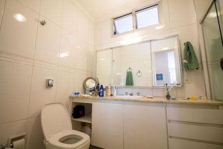 Apartamento à venda com 210m², 4 quartos e 2 vagas Apartamento à venda com 210m², 4 quartos e 2 vagasBanheiro da Suíte