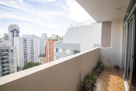 Apartamento à venda com 210m², 4 quartos e 2 vagas Apartamento à venda com 210m², 4 quartos e 2 vagasTerraço
