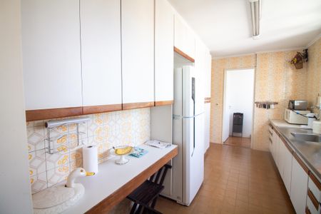 Apartamento à venda com 210m², 4 quartos e 2 vagas Apartamento à venda com 210m², 4 quartos e 2 vagasCozinha