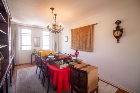 Apartamento à venda com 210m², 4 quartos e 2 vagas Apartamento à venda com 210m², 4 quartos e 2 vagasSala de Jantar