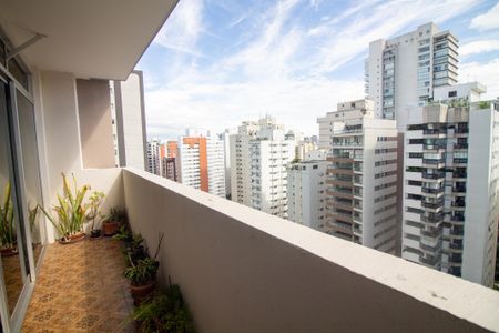 Apartamento à venda com 210m², 4 quartos e 2 vagas Apartamento à venda com 210m², 4 quartos e 2 vagasTerraço