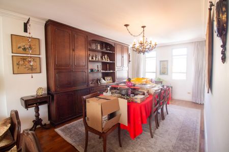 Apartamento à venda com 210m², 4 quartos e 2 vagas Apartamento à venda com 210m², 4 quartos e 2 vagasSala de Jantar