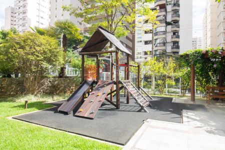 Apartamento à venda com 210m², 4 quartos e 2 vagas Apartamento à venda com 210m², 4 quartos e 2 vagasÁrea comum - Playground