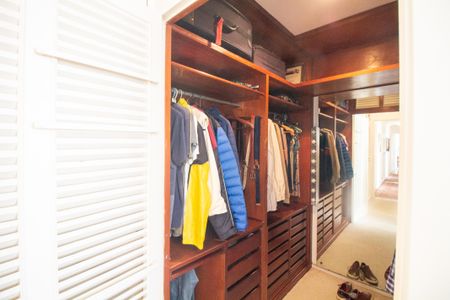 Apartamento à venda com 210m², 4 quartos e 2 vagas Apartamento à venda com 210m², 4 quartos e 2 vagasCloset da Suíte