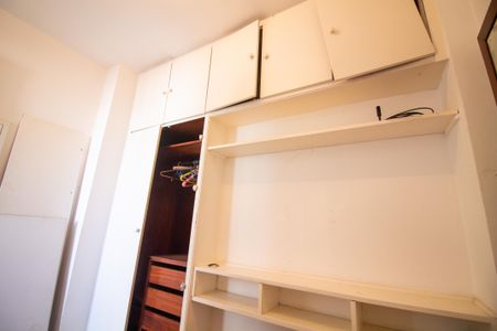 Apartamento à venda com 210m², 4 quartos e 2 vagas Apartamento à venda com 210m², 4 quartos e 2 vagasDispensa / Quarto de Serviço