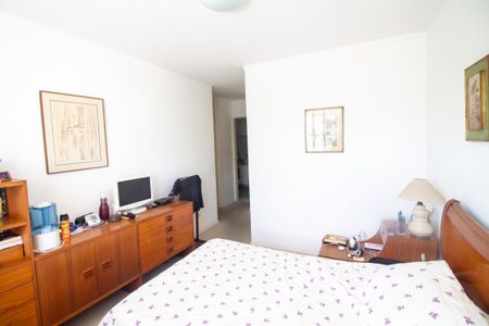 Apartamento à venda com 210m², 4 quartos e 2 vagas Apartamento à venda com 210m², 4 quartos e 2 vagasQuarto 4 - Suíte
