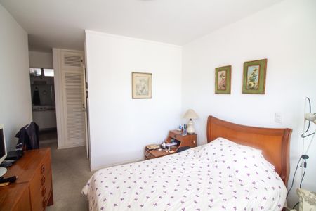 Apartamento à venda com 210m², 4 quartos e 2 vagas Apartamento à venda com 210m², 4 quartos e 2 vagasQuarto 4 - Suíte