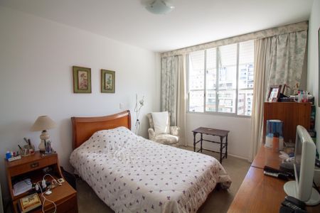 Apartamento à venda com 210m², 4 quartos e 2 vagas Apartamento à venda com 210m², 4 quartos e 2 vagasQuarto 4 - Suíte