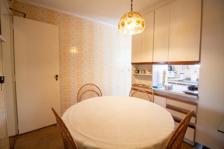 Apartamento à venda com 210m², 4 quartos e 2 vagas Apartamento à venda com 210m², 4 quartos e 2 vagasCopa