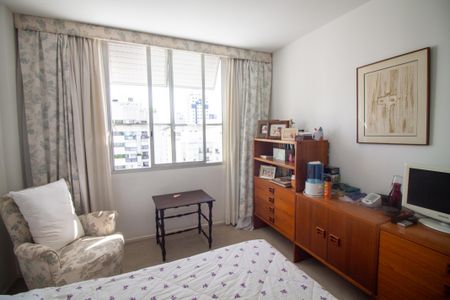 Apartamento à venda com 210m², 4 quartos e 2 vagas Apartamento à venda com 210m², 4 quartos e 2 vagasQuarto 4 - Suíte