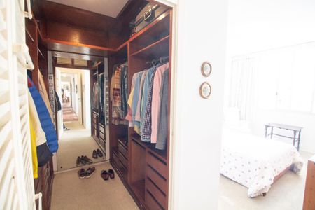 Apartamento à venda com 210m², 4 quartos e 2 vagas Apartamento à venda com 210m², 4 quartos e 2 vagasCloset da Suíte