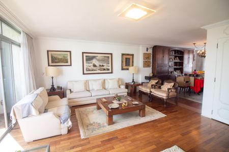 Apartamento à venda com 210m², 4 quartos e 2 vagas Apartamento à venda com 210m², 4 quartos e 2 vagasSala