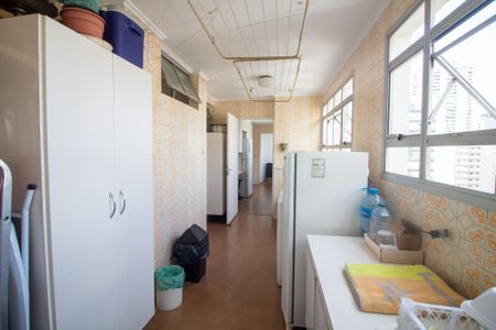 Apartamento à venda com 210m², 4 quartos e 2 vagas Apartamento à venda com 210m², 4 quartos e 2 vagasÁrea de Serviço